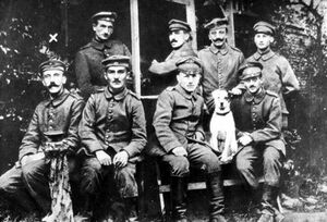 Adolf Hitler fue un soldado del frente durante la Primera Guerra Mundial.jpg