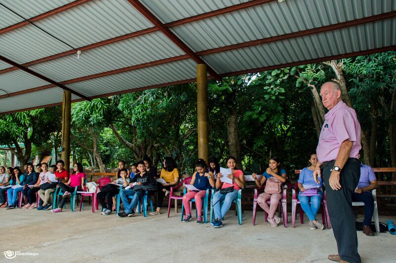 Archivo:Historia de las CEBES Etapa 4 imagen5.jpg